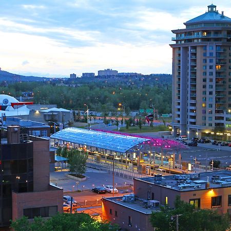 Holiday Inn Express And Suites Calgary By Ihg Exterior photo