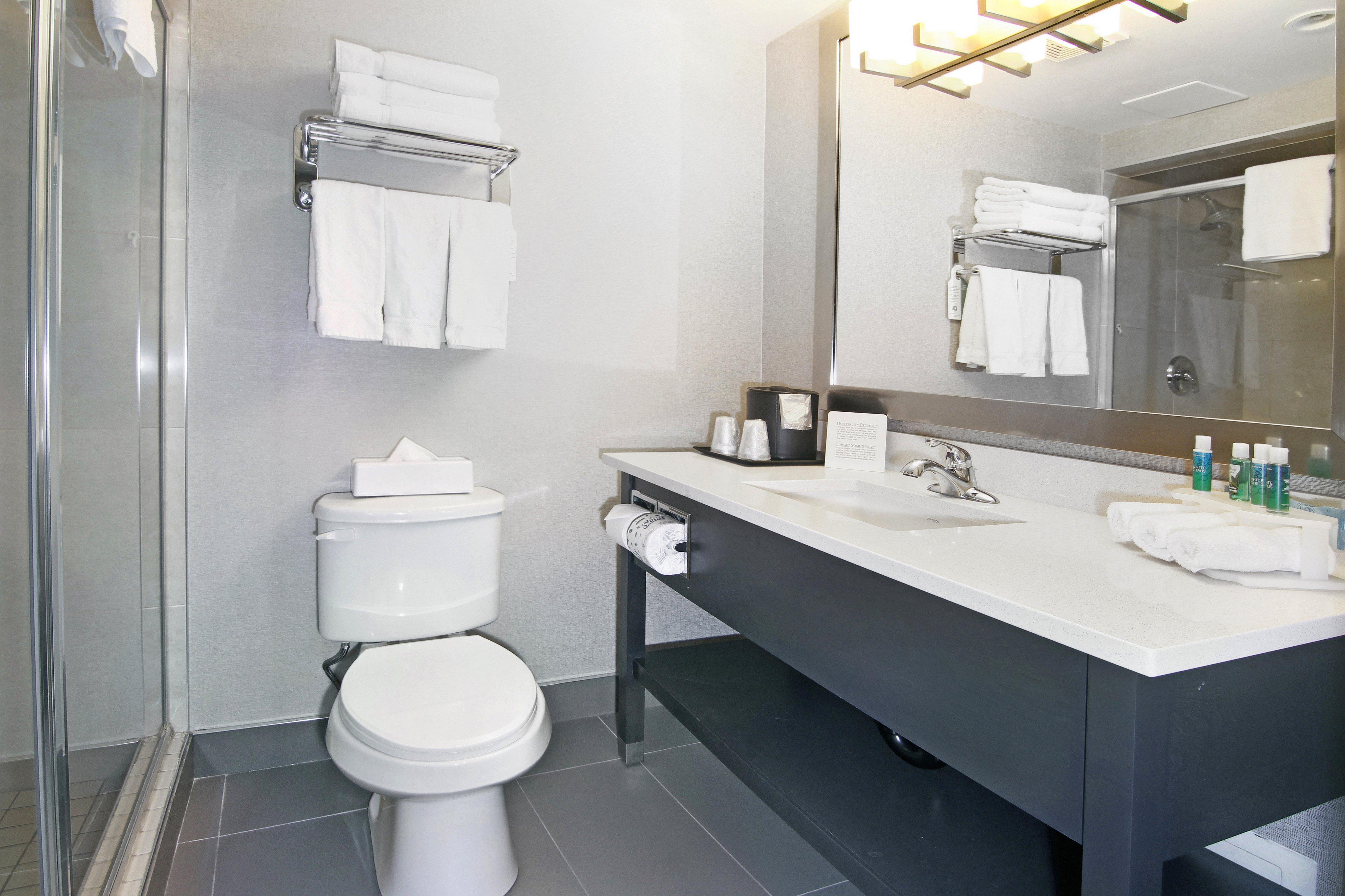 Holiday Inn Express And Suites Calgary By Ihg Exterior photo