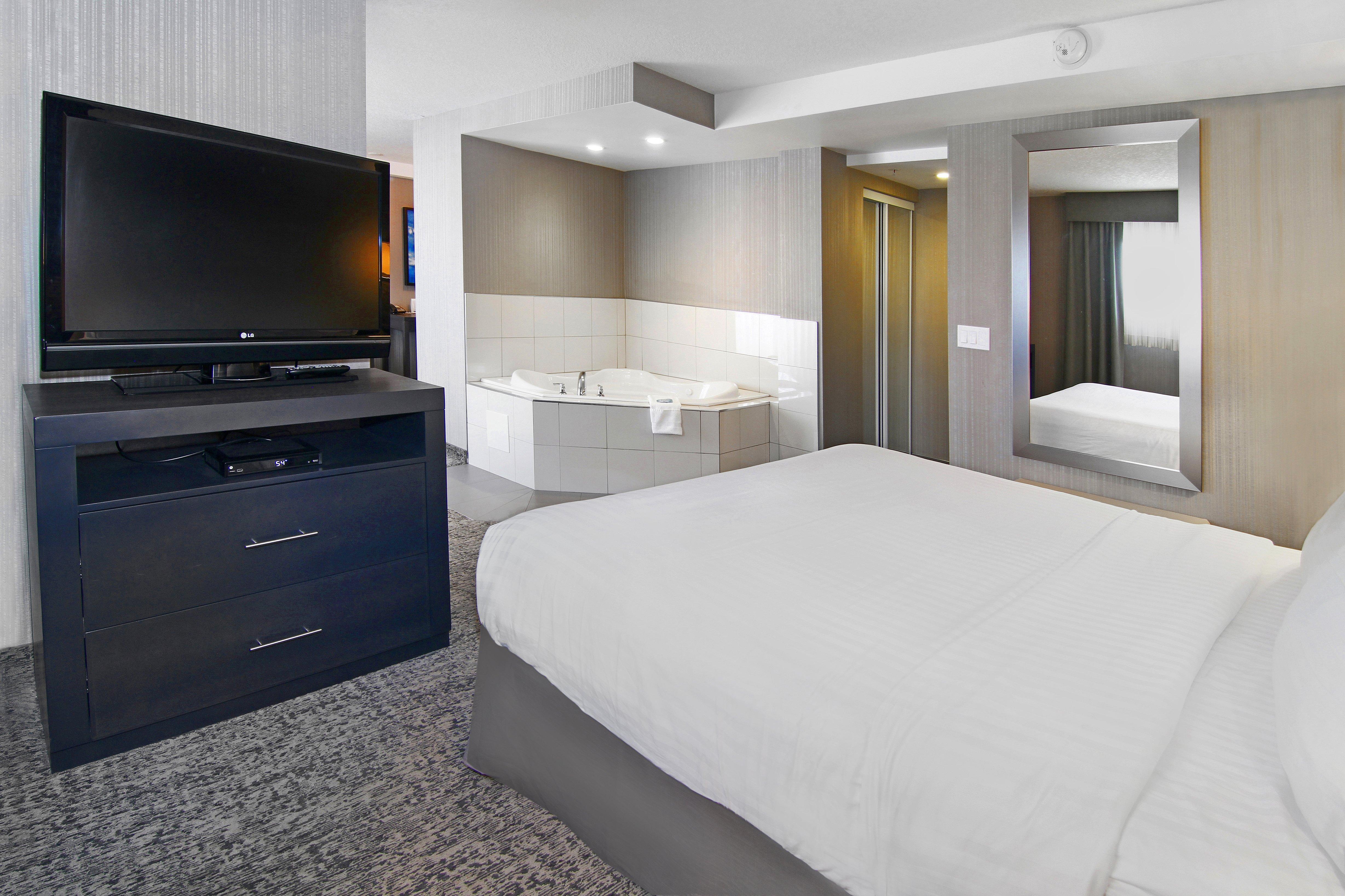Holiday Inn Express And Suites Calgary By Ihg Exterior photo