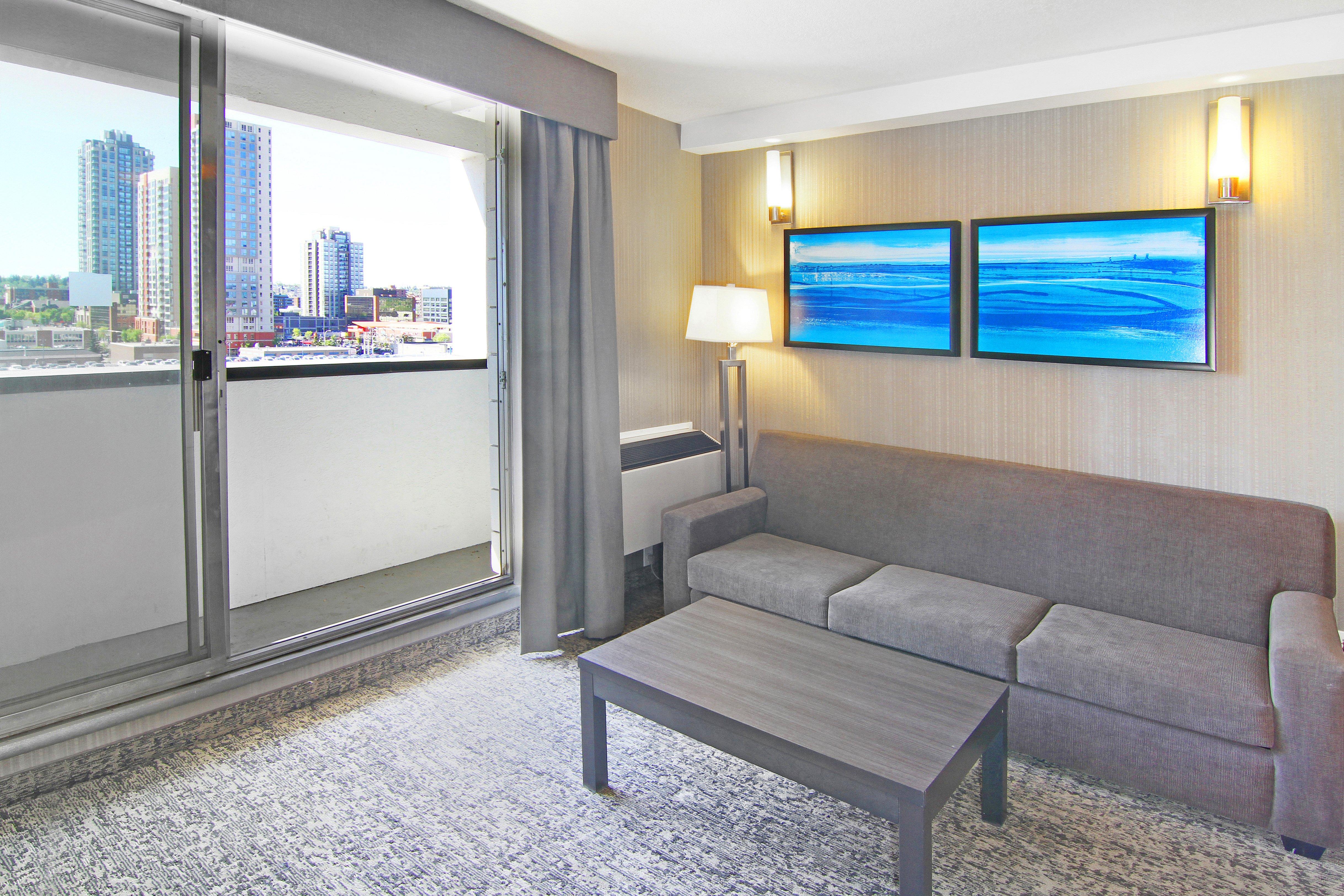 Holiday Inn Express And Suites Calgary By Ihg Exterior photo