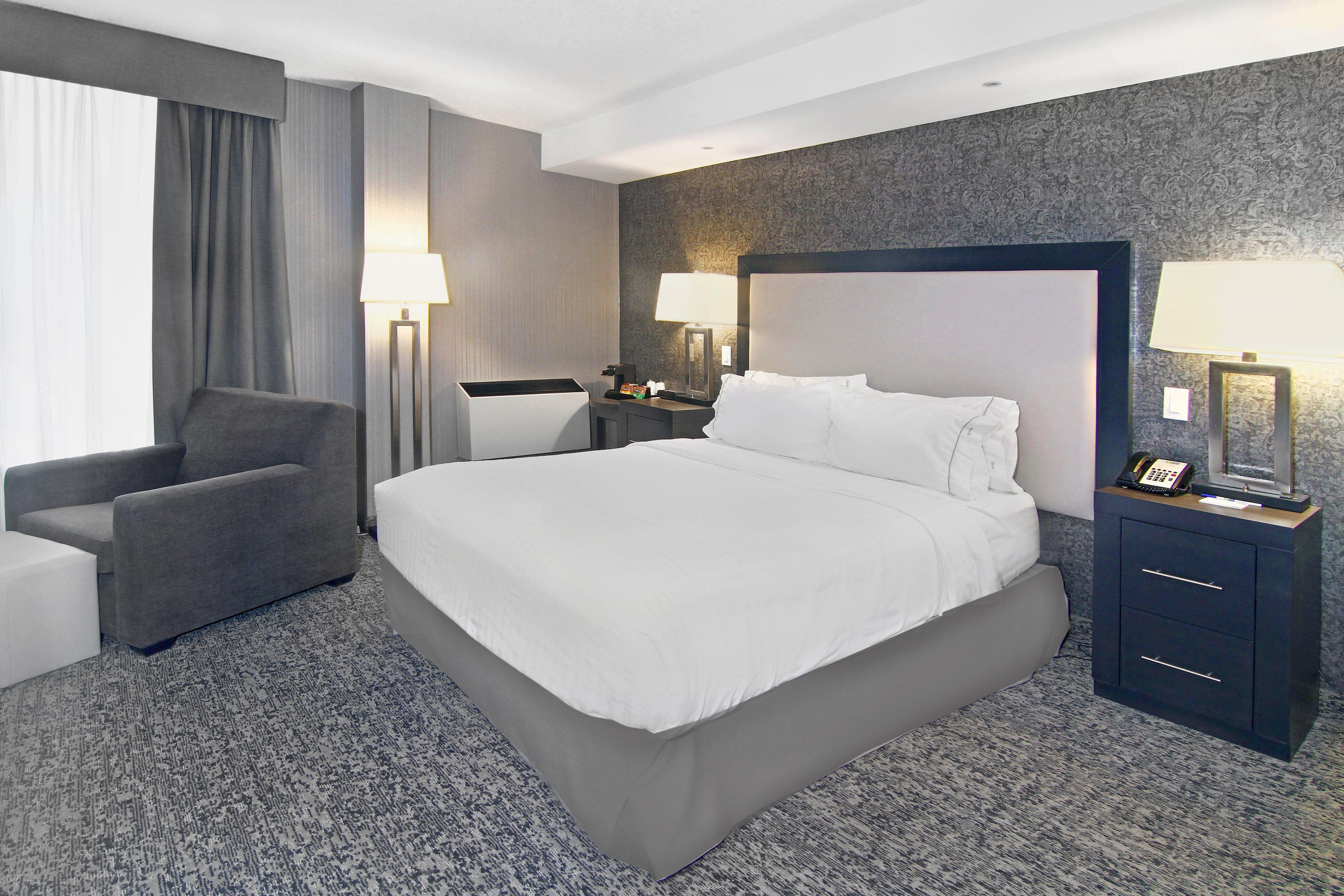 Holiday Inn Express And Suites Calgary By Ihg Exterior photo