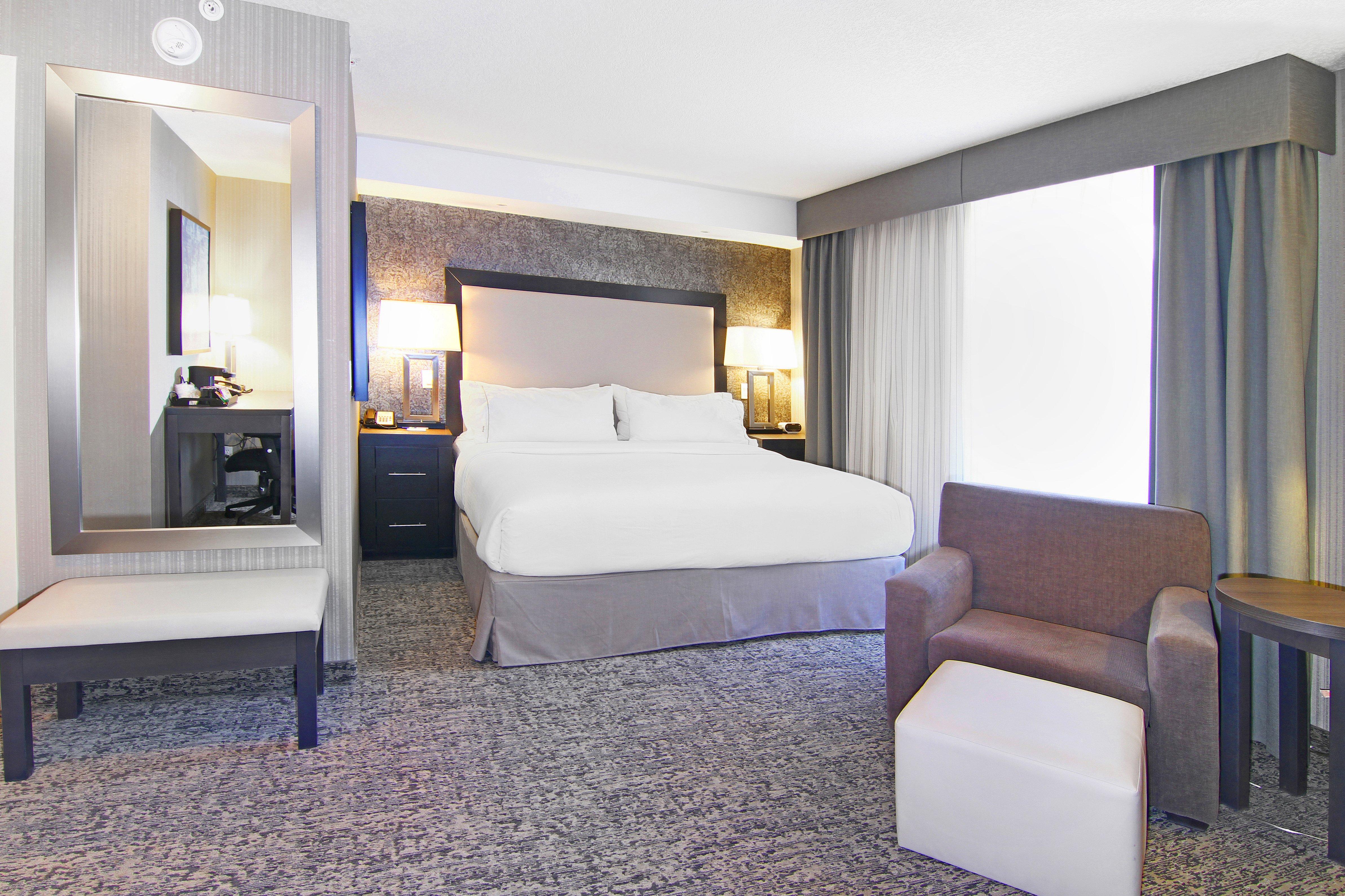 Holiday Inn Express And Suites Calgary By Ihg Exterior photo