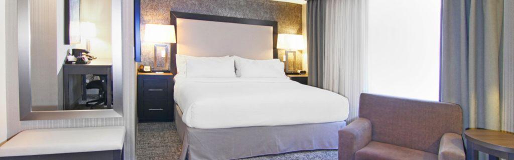 Holiday Inn Express And Suites Calgary By Ihg Exterior photo