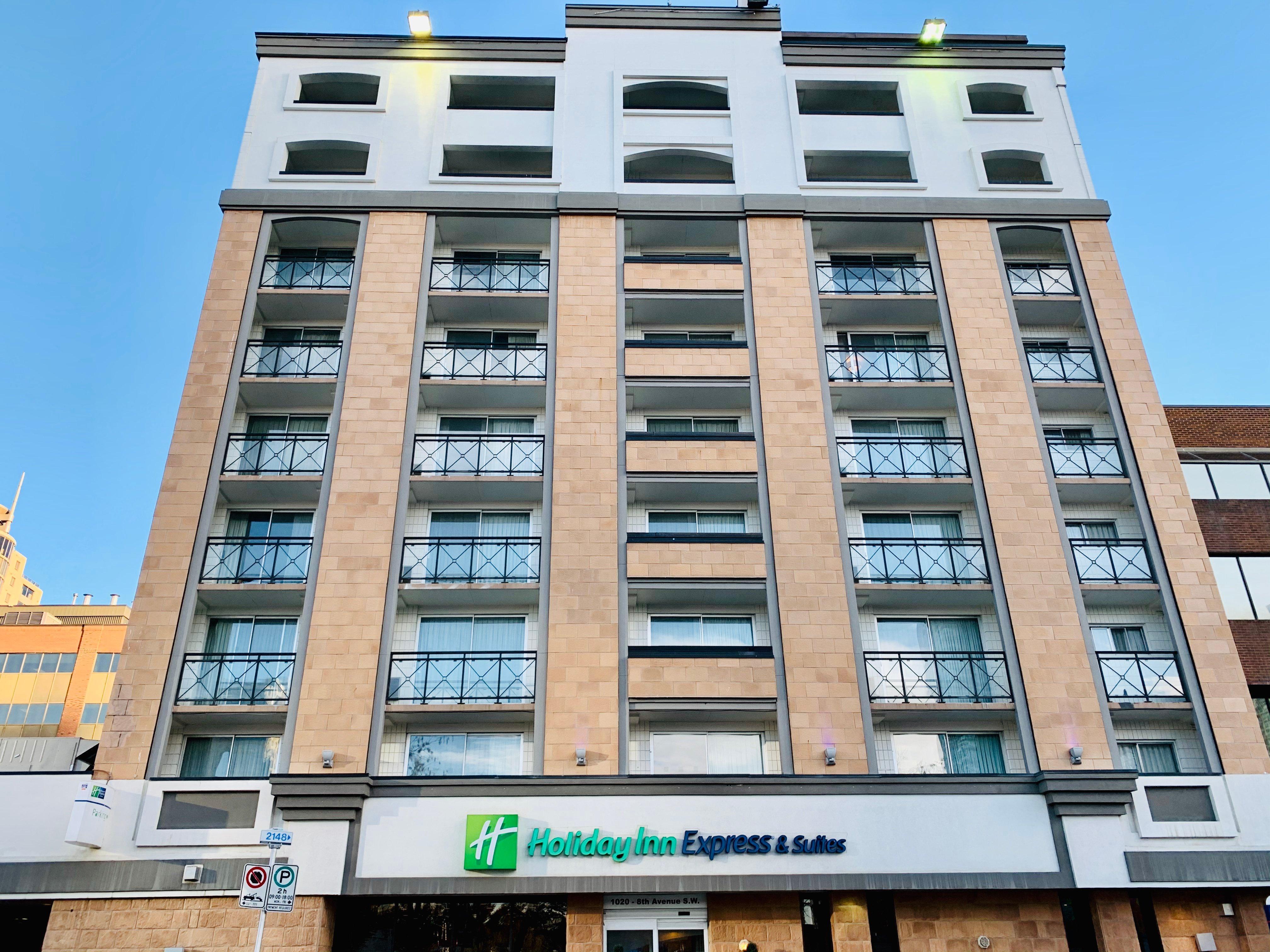 Holiday Inn Express And Suites Calgary By Ihg Exterior photo