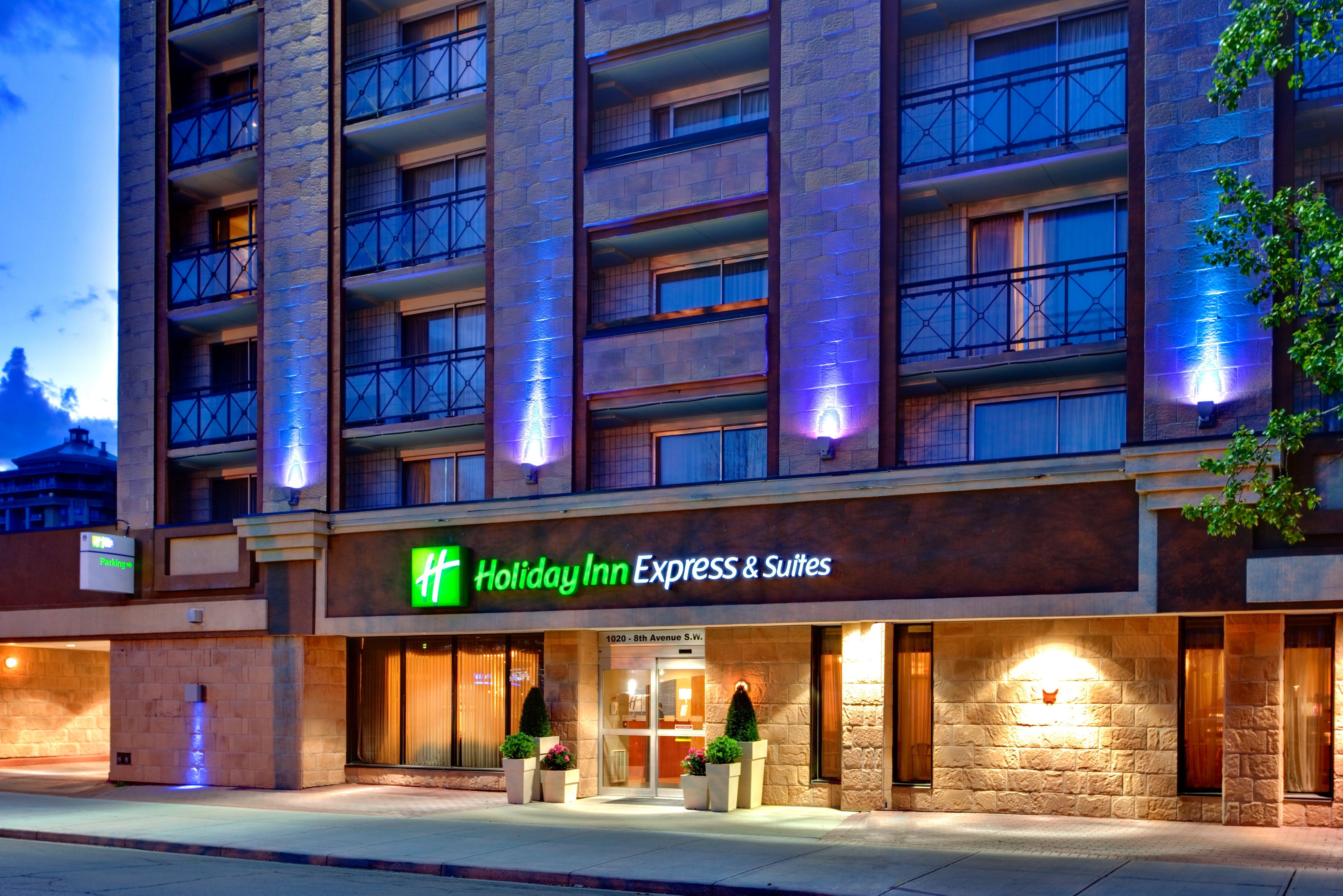 Holiday Inn Express And Suites Calgary By Ihg Exterior photo