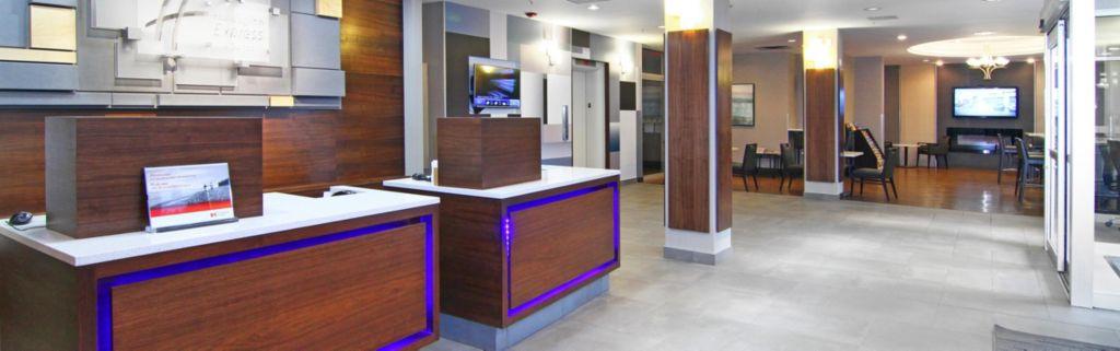 Holiday Inn Express And Suites Calgary By Ihg Exterior photo