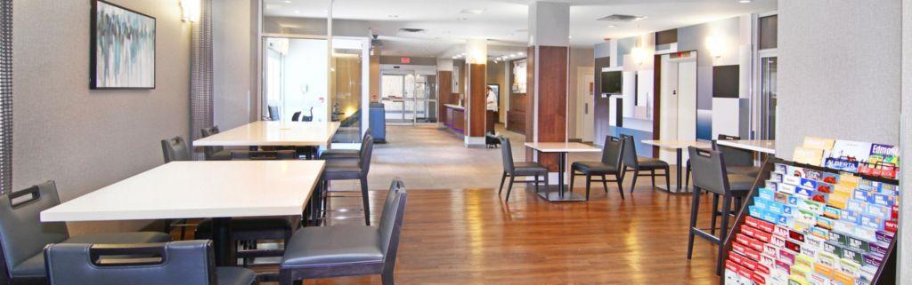 Holiday Inn Express And Suites Calgary By Ihg Exterior photo