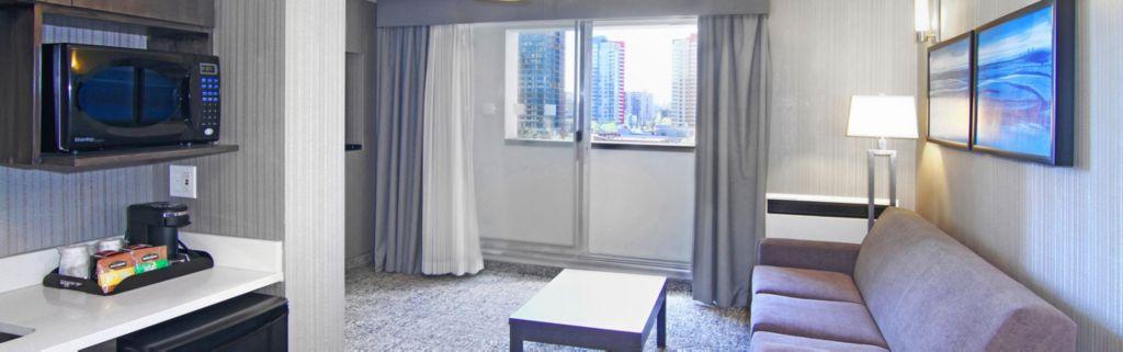 Holiday Inn Express And Suites Calgary By Ihg Exterior photo