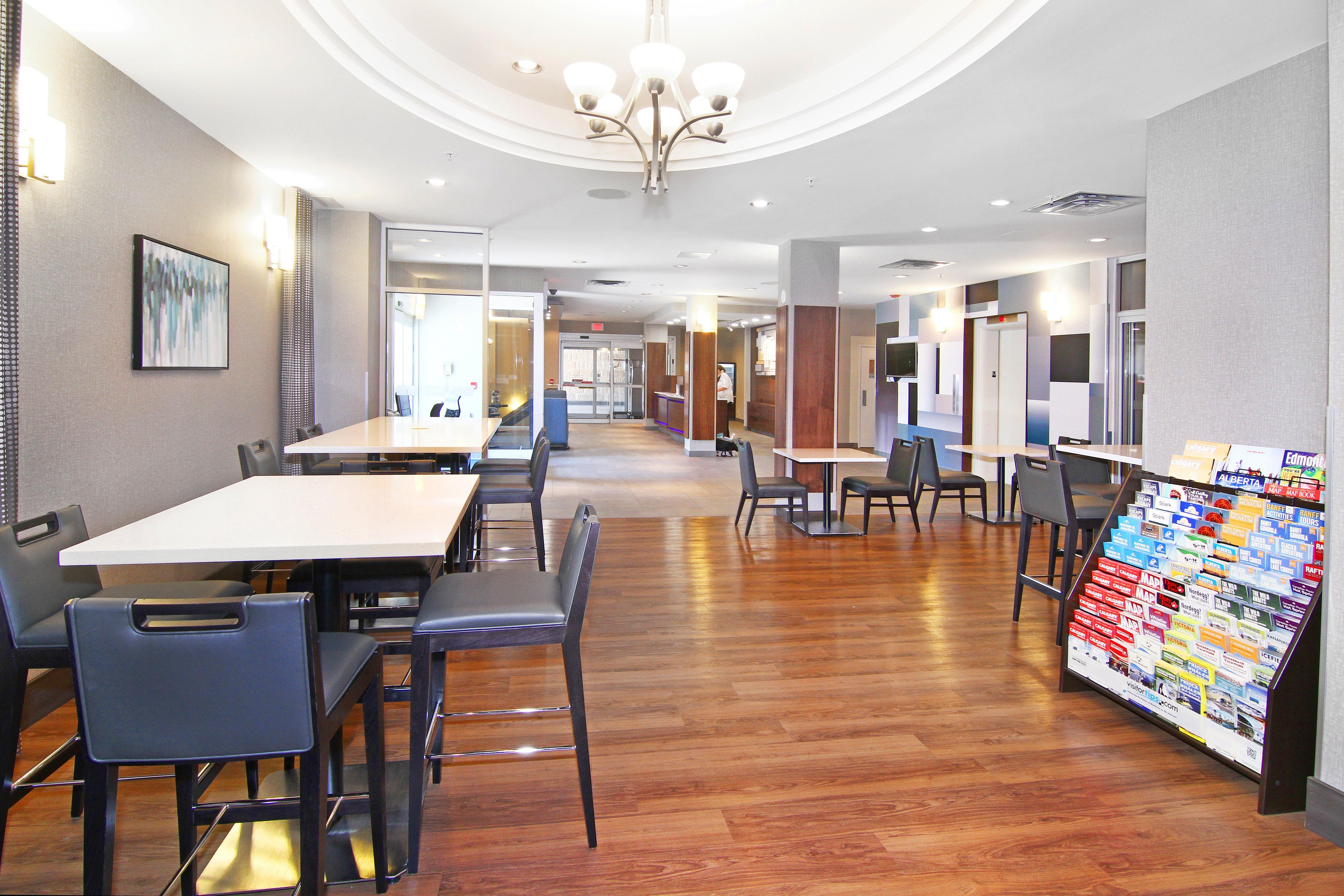 Holiday Inn Express And Suites Calgary By Ihg Exterior photo