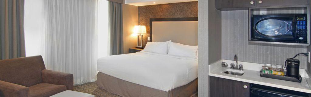Holiday Inn Express And Suites Calgary By Ihg Exterior photo