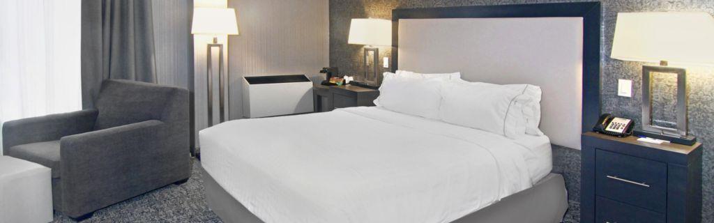 Holiday Inn Express And Suites Calgary By Ihg Exterior photo