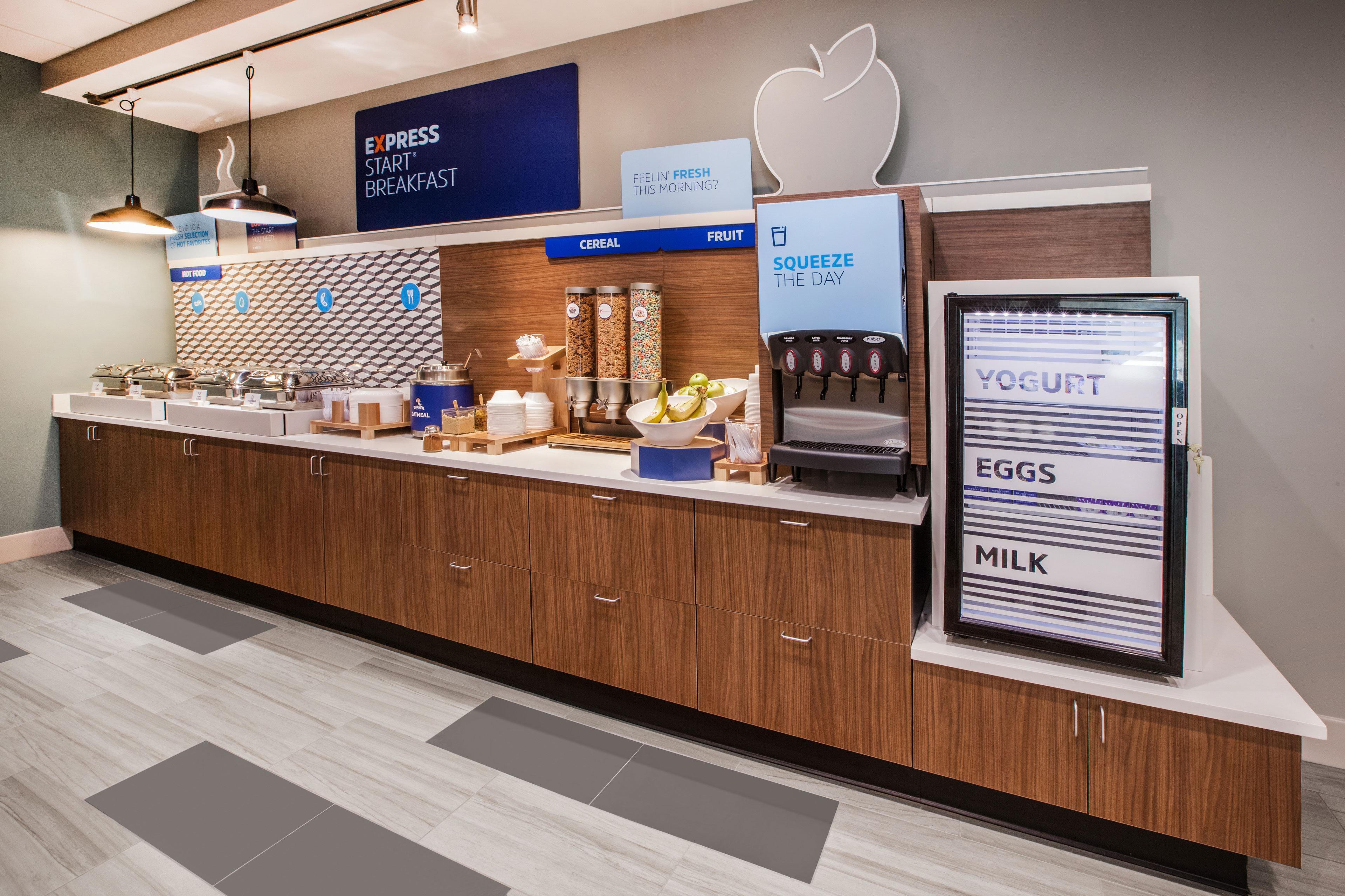 Holiday Inn Express And Suites Calgary By Ihg Exterior photo