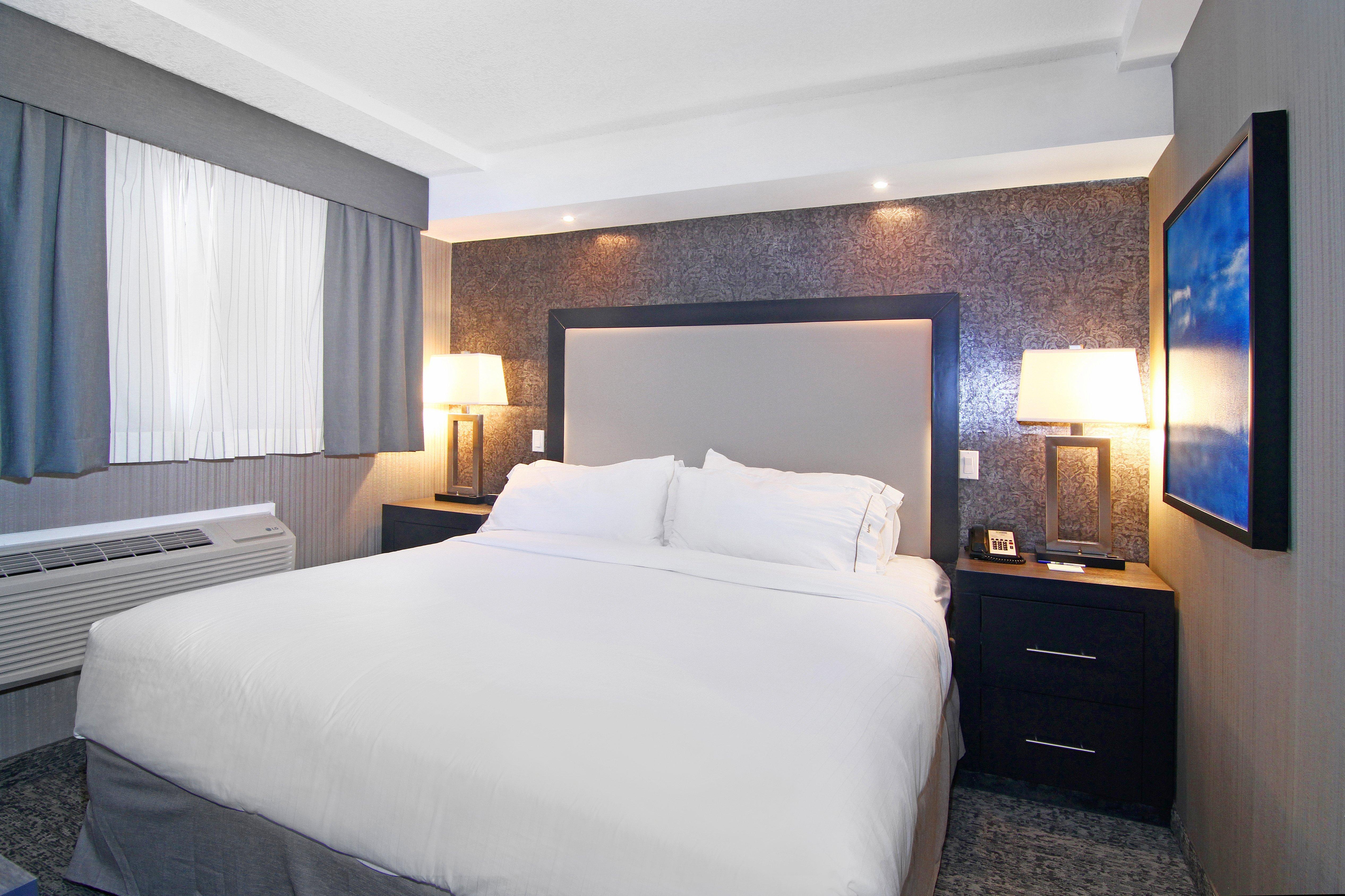 Holiday Inn Express And Suites Calgary By Ihg Exterior photo