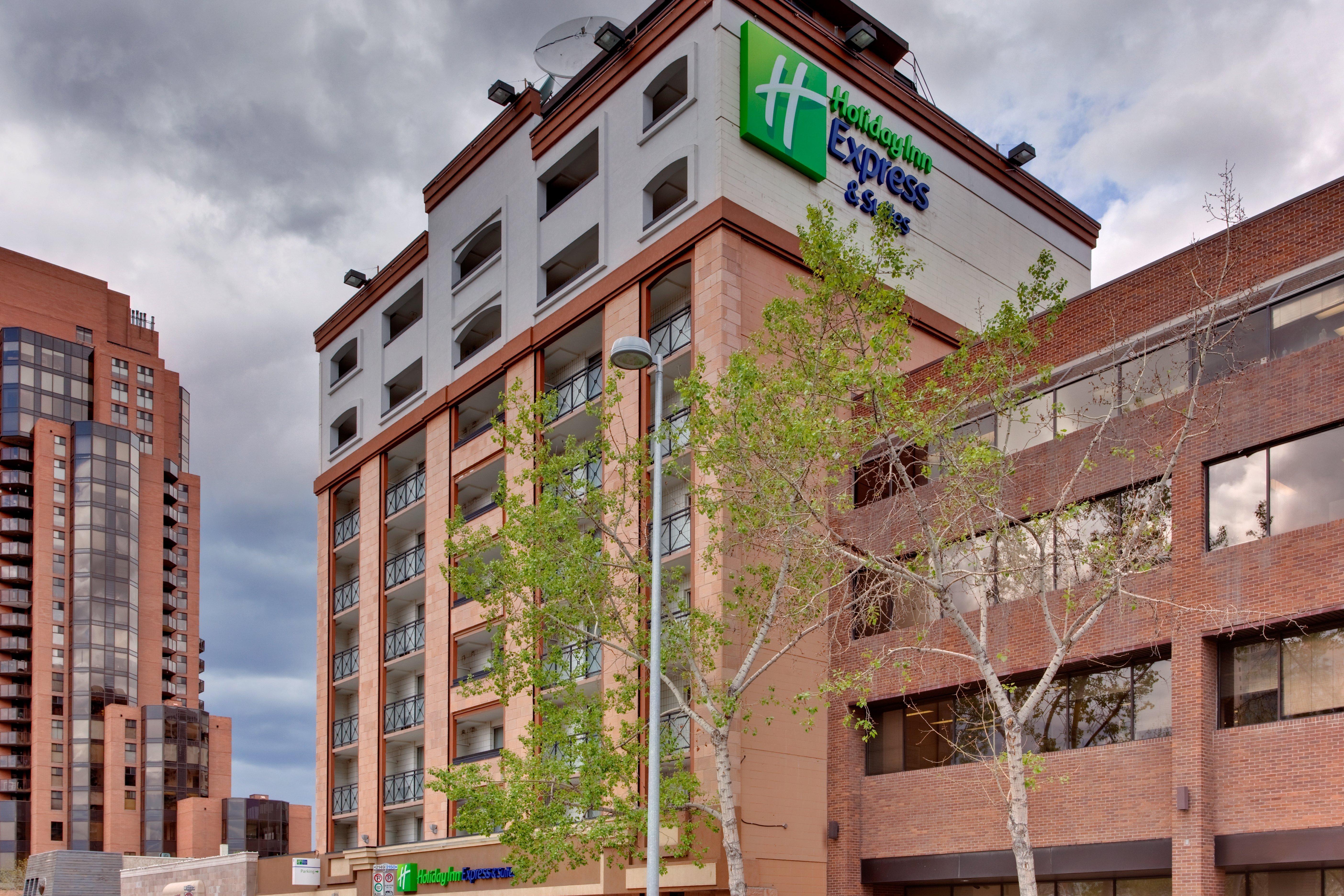 Holiday Inn Express And Suites Calgary By Ihg Exterior photo